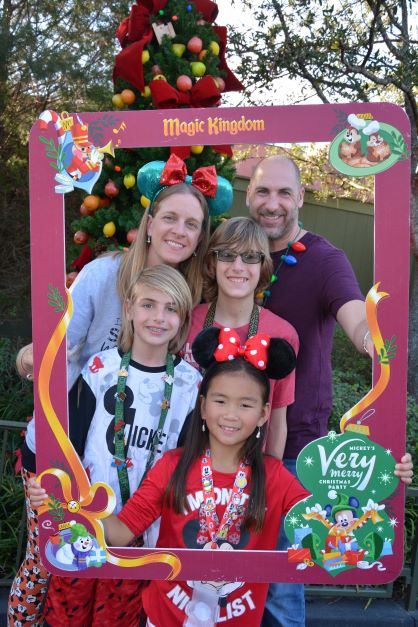 Mickey's Very Merry Christmas Party (2017)